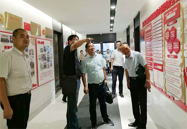 市委组织部、市住房保障与房产管理局领导莅临阡陌物业考察调研企业党建工作(图5)