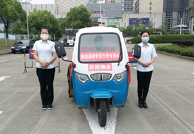 暖心接送 爱在校园(图2) 暖心接送 爱在校园(图2)