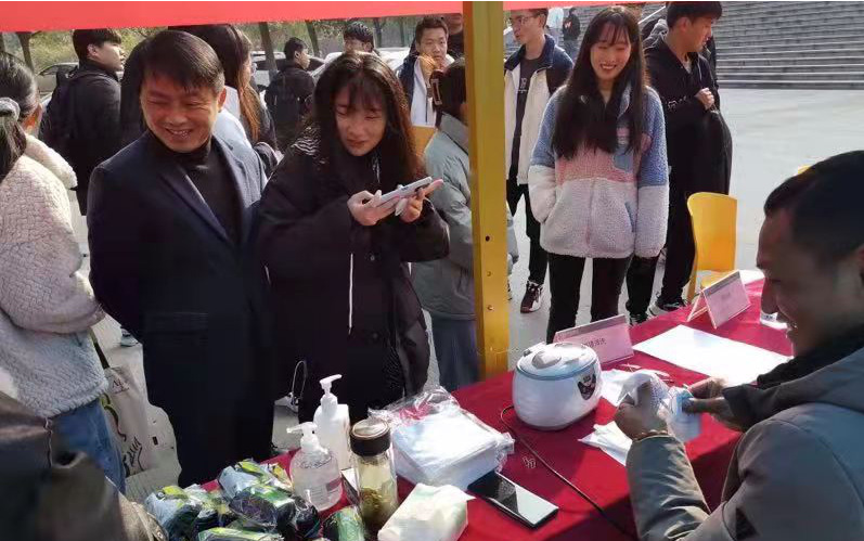 阡陌物业联合淮南师范学院后勤保障与基本建设处开展“便民服务日”活动(图2)
