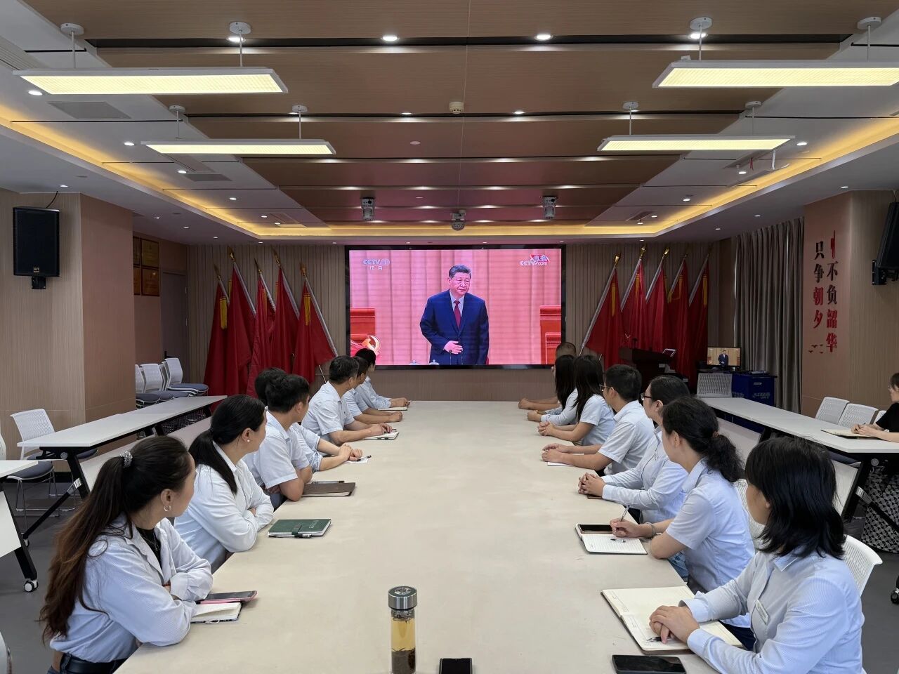 不忘初心，砥砺前行——阡陌物业集团党总支组织党员职工收听收看“庆祝中国共产党成立105周年大会”实况直播(图1)